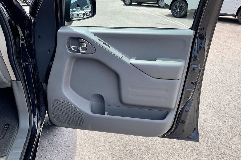 Used 2016 Nissan Frontier SV RWD image 24