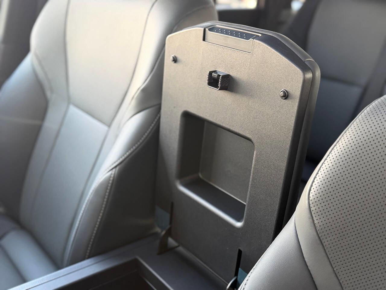 Used 2024 Lexus GX 550 w/ Accessory Package (Z1) image 31