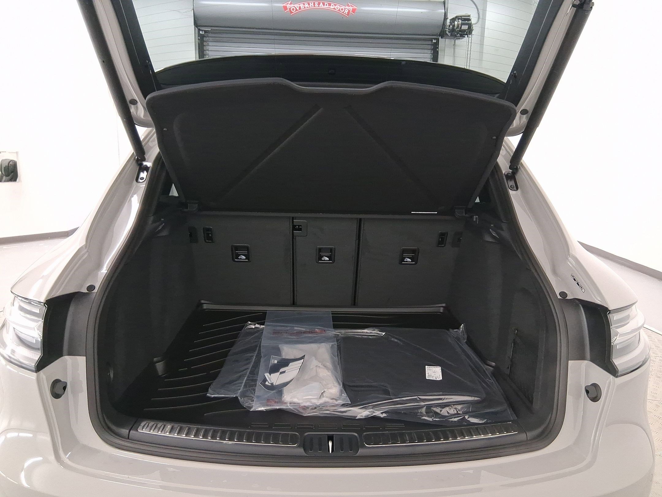 New 2026 Porsche Macan image 33