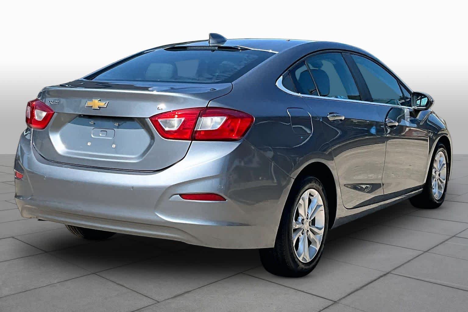 Used 2019 Chevrolet Cruze LT w/ Convenience Package FWD image 13