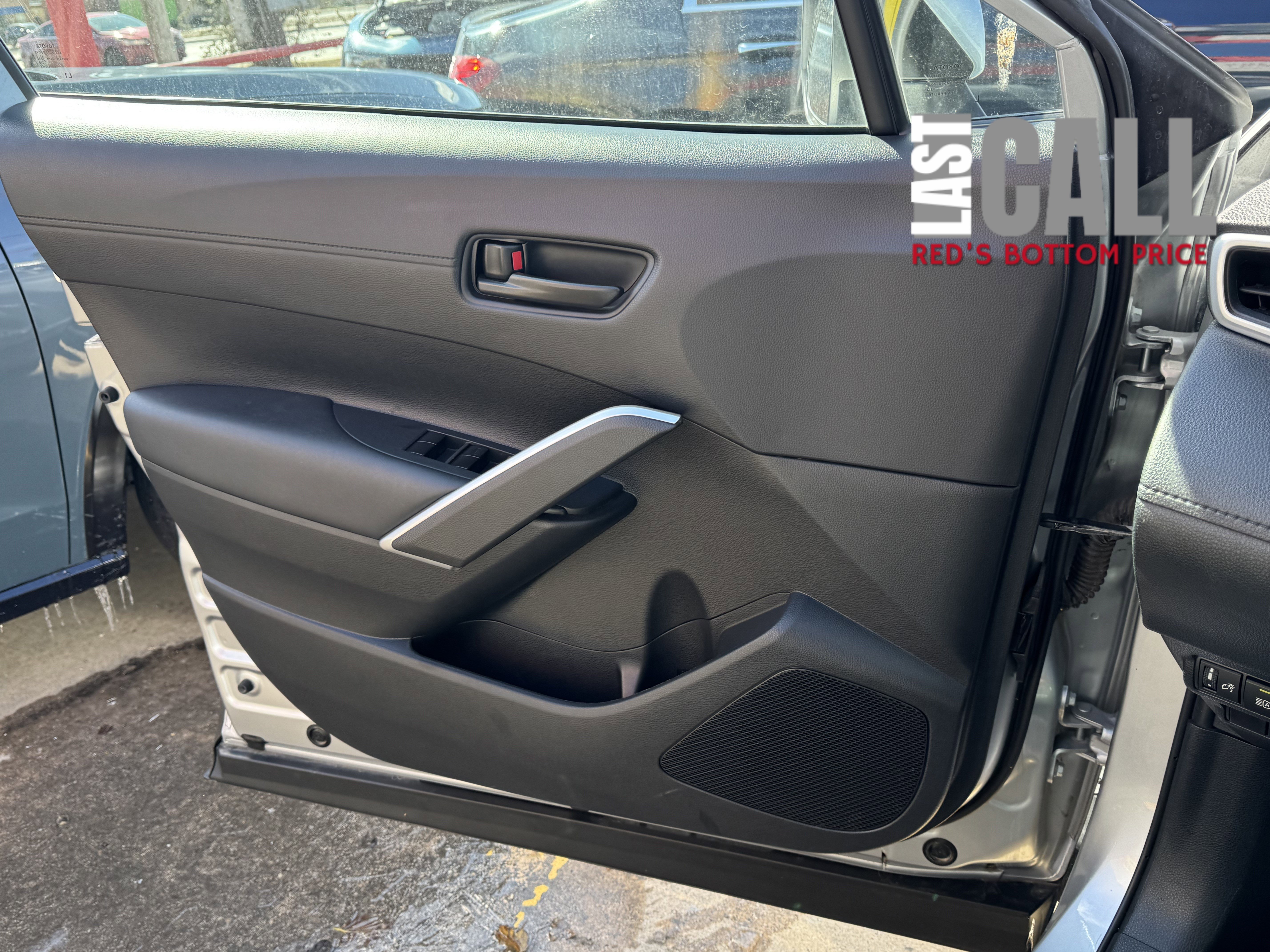 Used 2024 Toyota Corolla Cross SE image 21