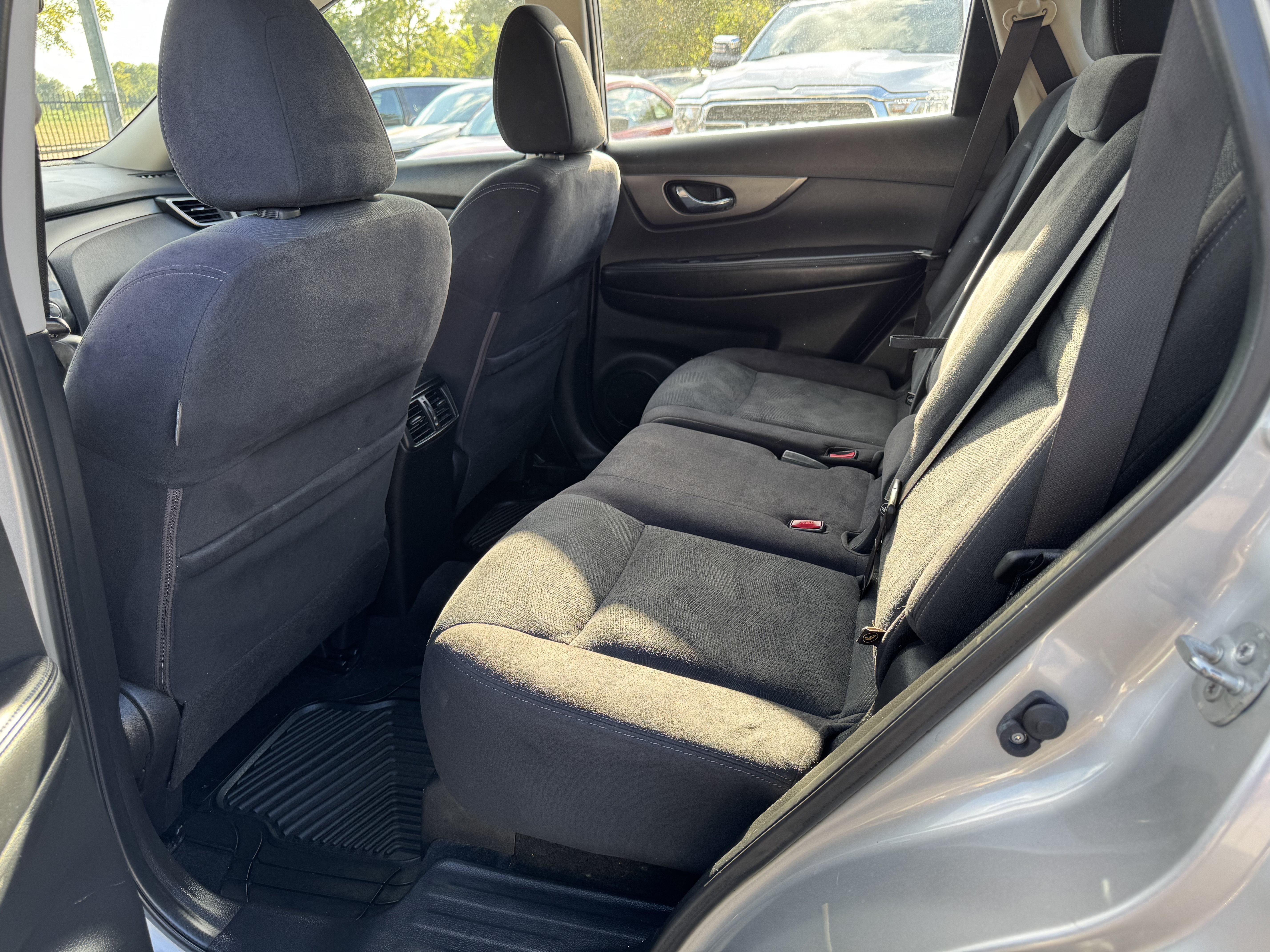 Used 2016 Nissan Rogue S FWD image 16
