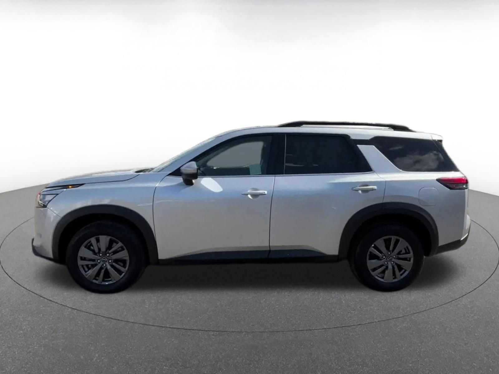 Used 2025 Nissan Pathfinder SV FWD image 9