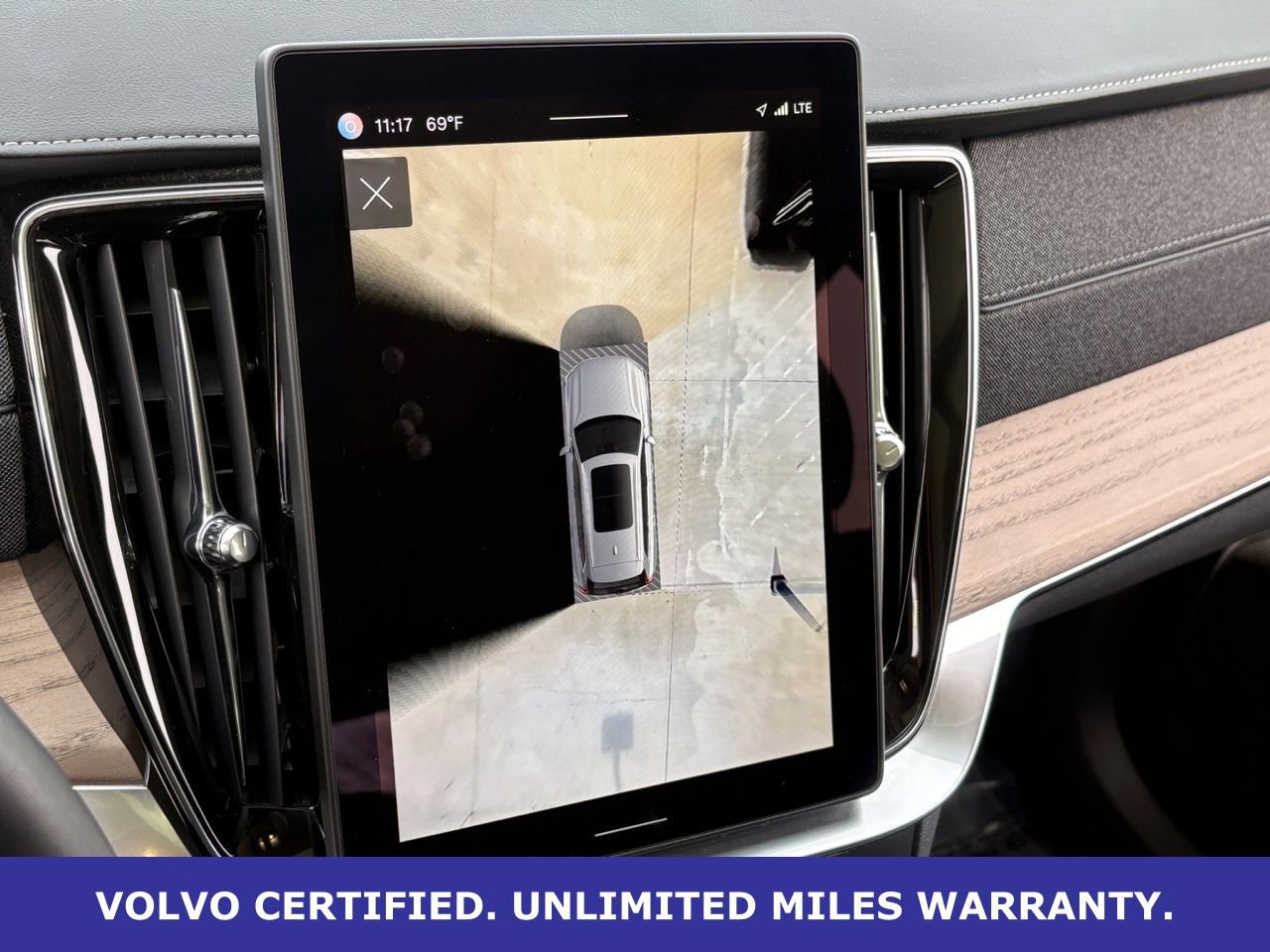 Certified 2025 Volvo XC90 B6 Plus image 27