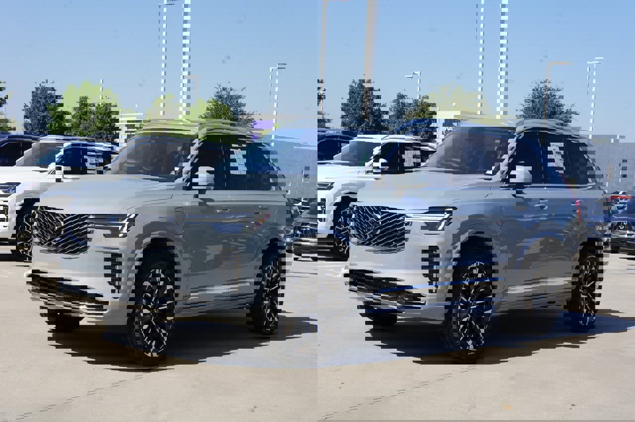 New 2025 Volvo XC90 T8 Plus w/ Protection Package Premier image 3