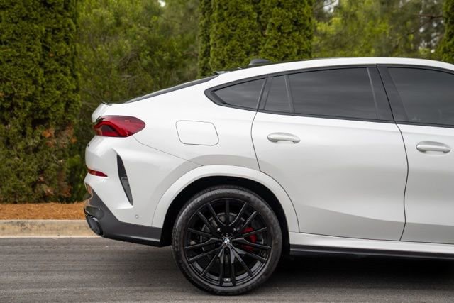 Used 2022 BMW X6 xDrive40i w/ M Sport Package AWD/4WD image 13