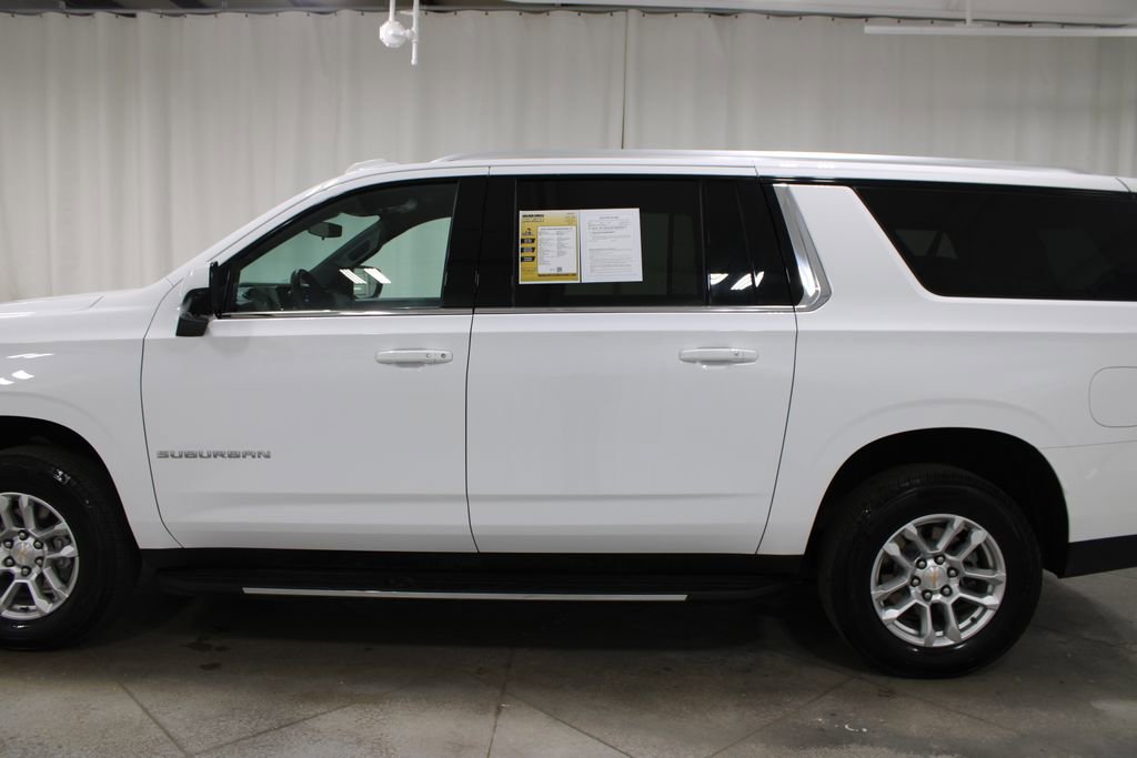 Used 2025 Chevrolet Suburban LT RWD image 6
