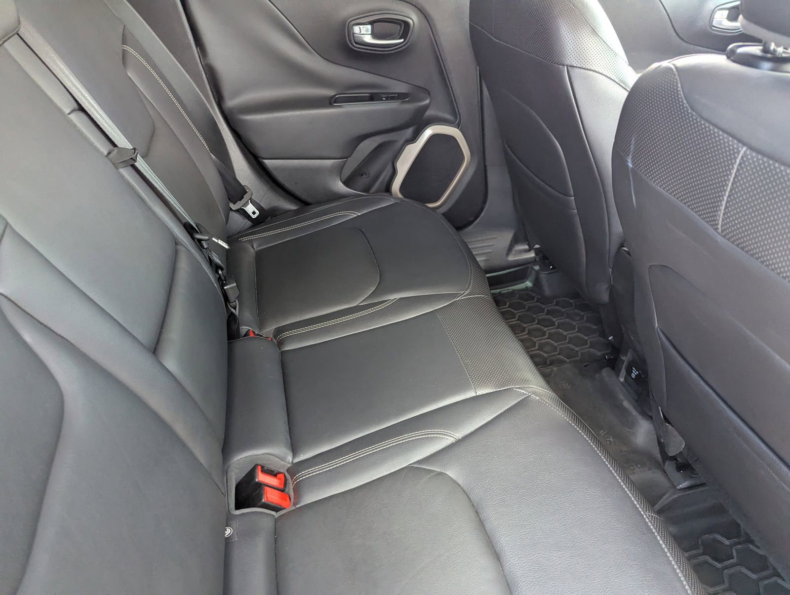 Used 2015 Jeep Renegade Limited FWD image 14