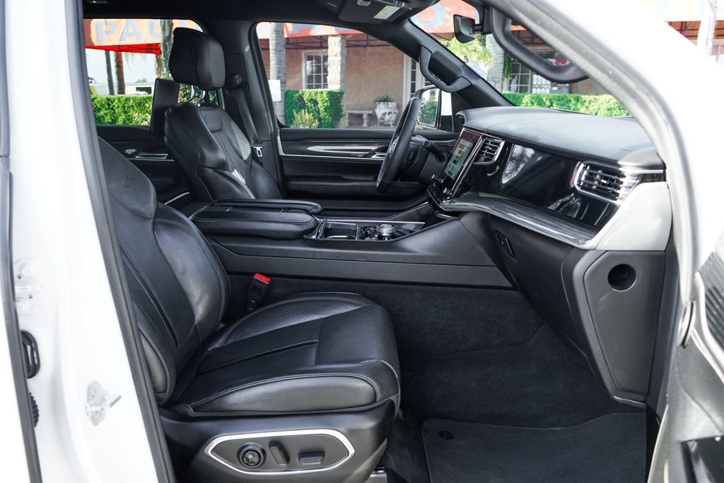 Used 2022 Jeep Wagoneer Series III w/ Rear Seat Video Group 1 AWD/4WD image 44