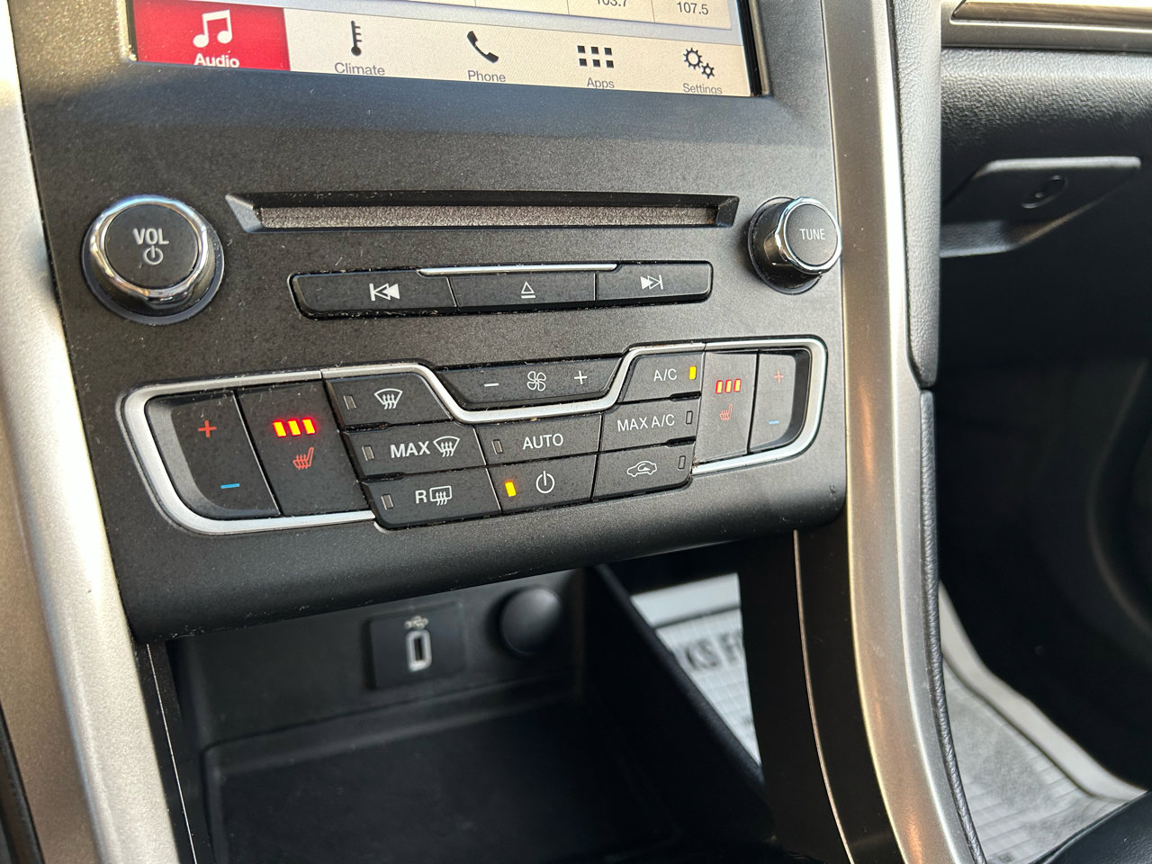 Used 2018 Ford Fusion SE w/ Equipment Group 602A image 22