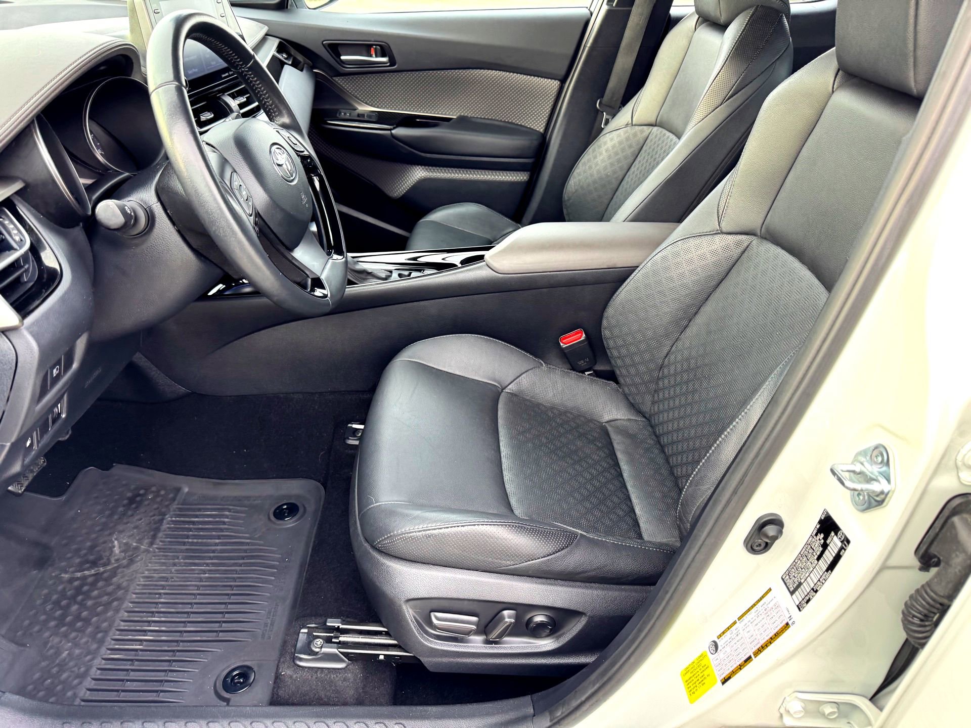 Used 2021 Toyota C-HR Limited image 12