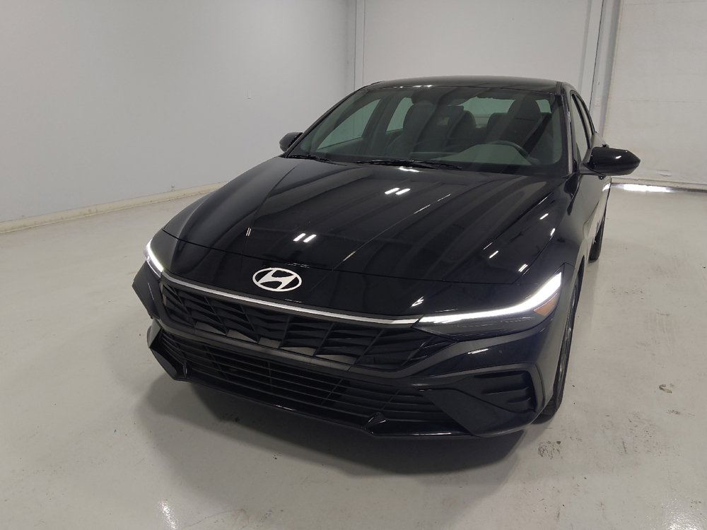 Used 2025 Hyundai Elantra Sport FWD image 15