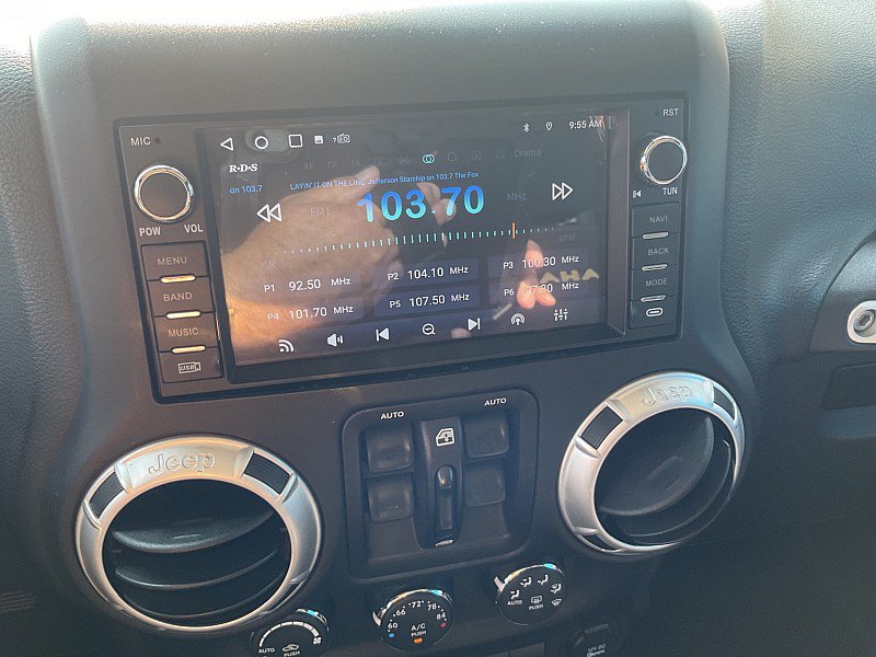 Used 2015 Jeep Wrangler Unlimited Sahara w/ Connectivity Group AWD/4WD image 20
