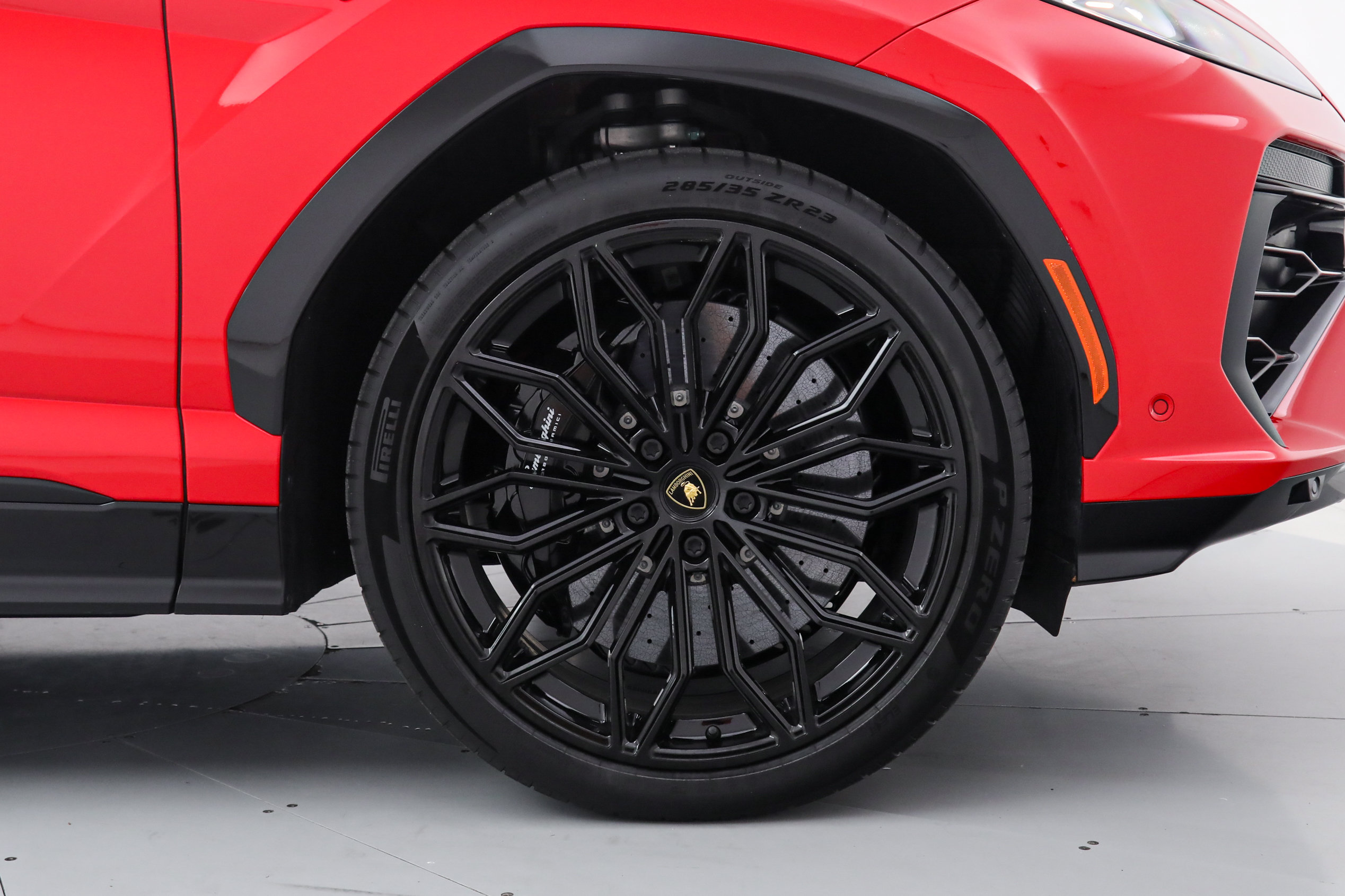 Used 2025 Lamborghini Urus SE AWD/4WD image 38