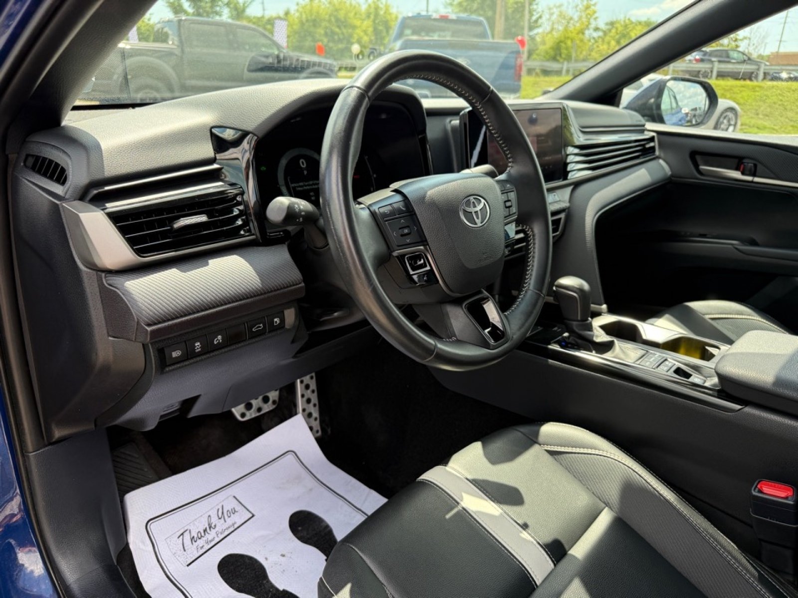 Used 2025 Toyota Camry SE FWD image 19