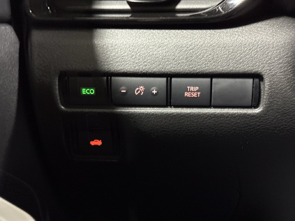 Used 2025 Nissan Sentra SR FWD image 18