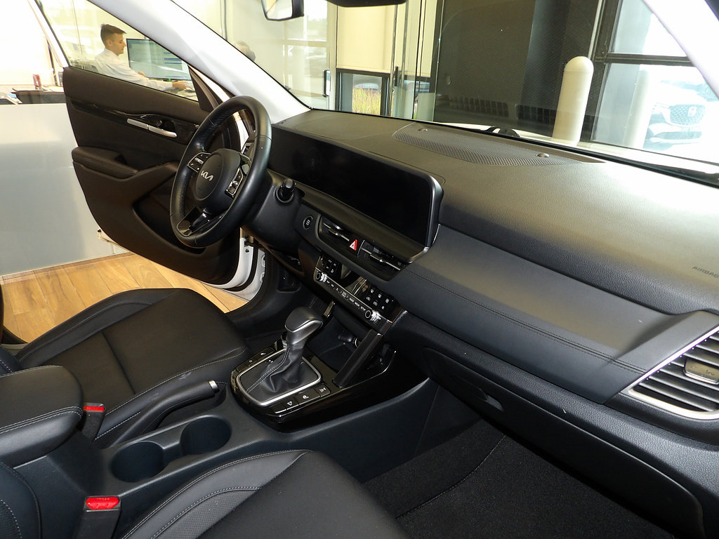 Used 2024 Kia Seltos EX AWD/4WD image 13