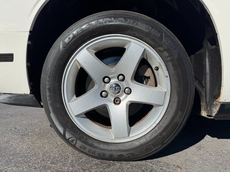 Used 2010 Dodge Challenger SE RWD image 13