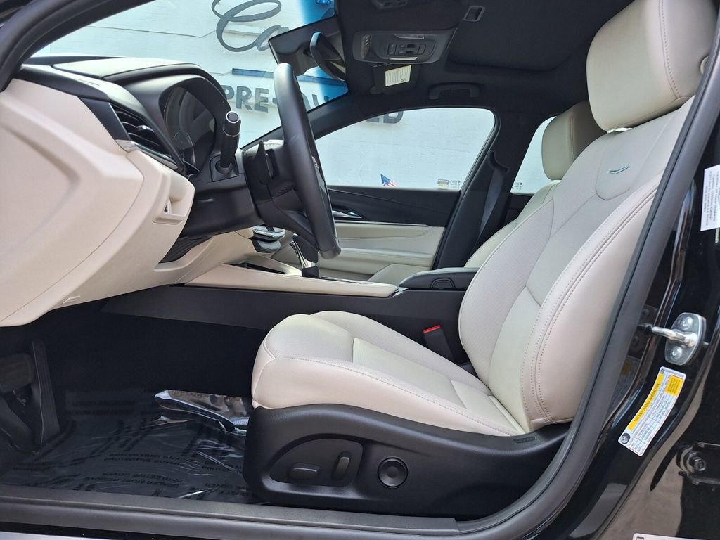 Used 2025 Cadillac CT4 Premium Luxury RWD image 11