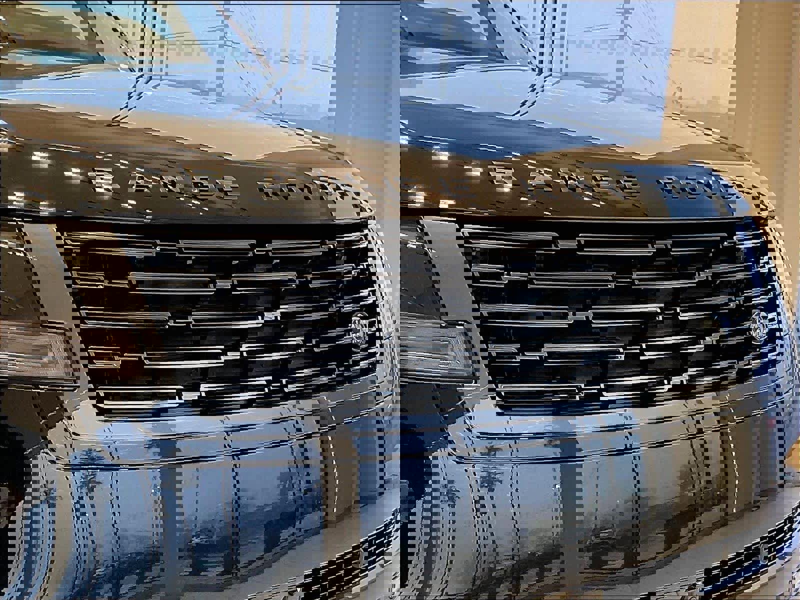 New 2025 Land Rover Range Rover SE image 32