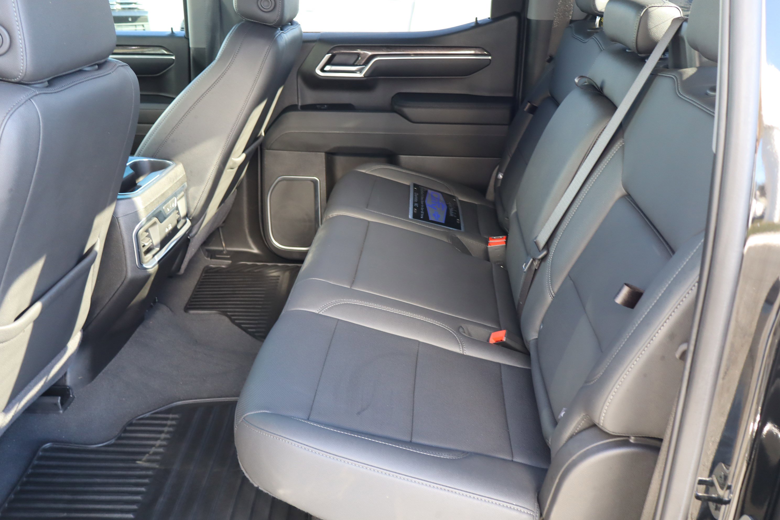 Used 2024 Chevrolet Silverado 1500 LTZ w/ Technology Package image 34