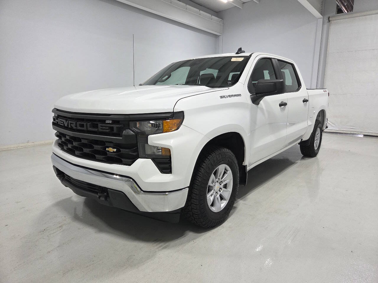 Used 2024 Chevrolet Silverado 1500 W/T w/ Trailering Package AWD/4WD image 5