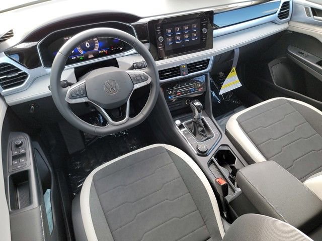 New 2025 Volkswagen Taos SE image 31