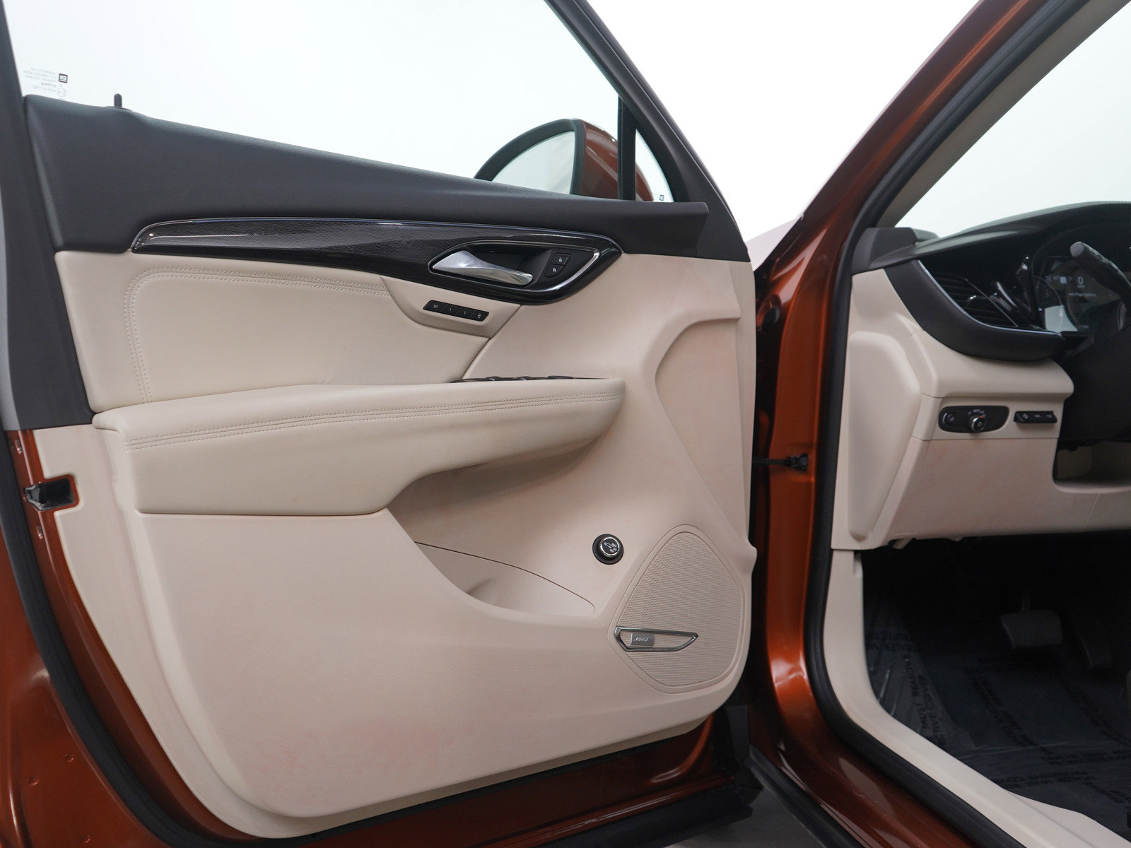 Used 2022 Buick Envision Essence w/ Technology Package I image 19