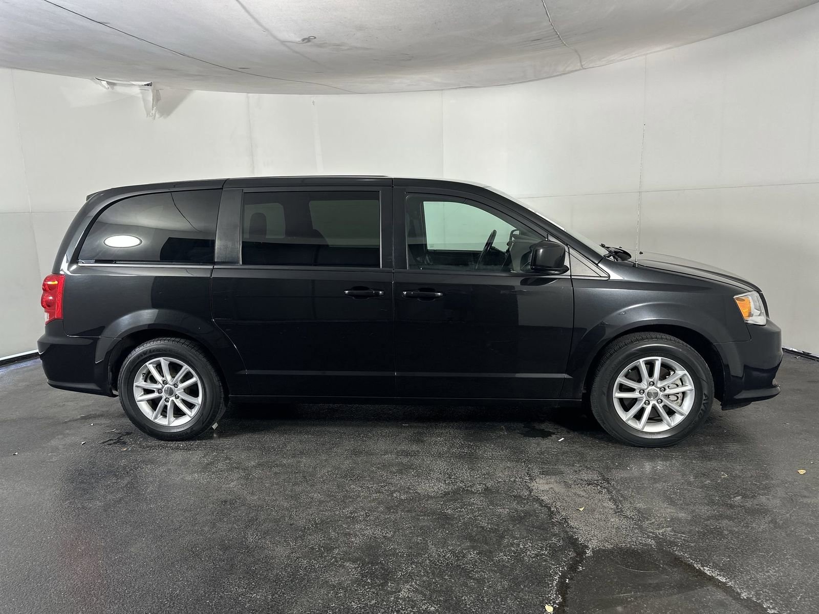Used 2020 Dodge Grand Caravan SE image 13