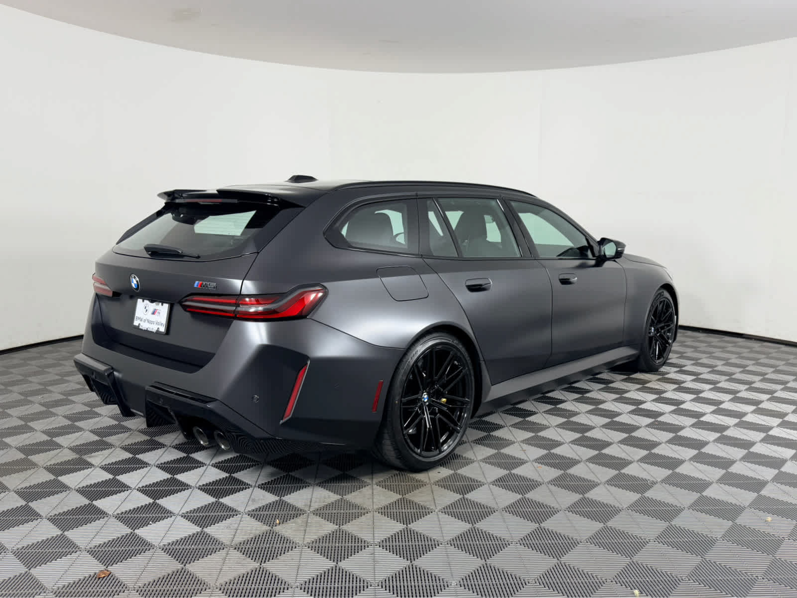 New 2027 BMW M5 Touring AWD/4WD image 3