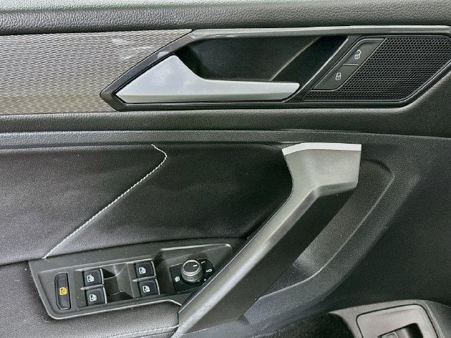 Certified 2024 Volkswagen Tiguan SE AWD/4WD image 18