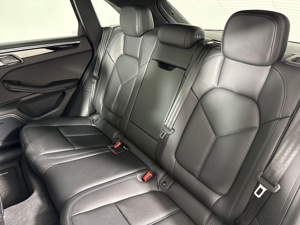 Certified 2025 Porsche Macan image 22