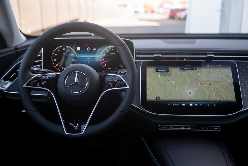 Used 2025 Mercedes-Benz E 350 4MATIC Sedan image 28