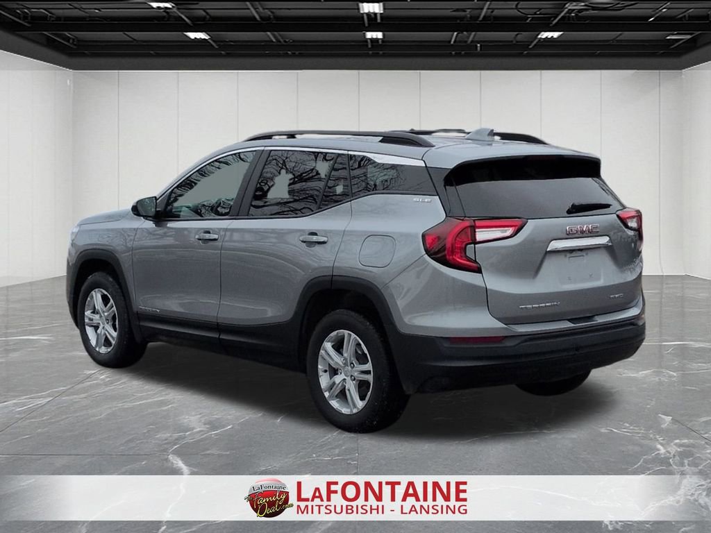 Used 2024 GMC Terrain SLE w/ Driver Convenience Package image 3