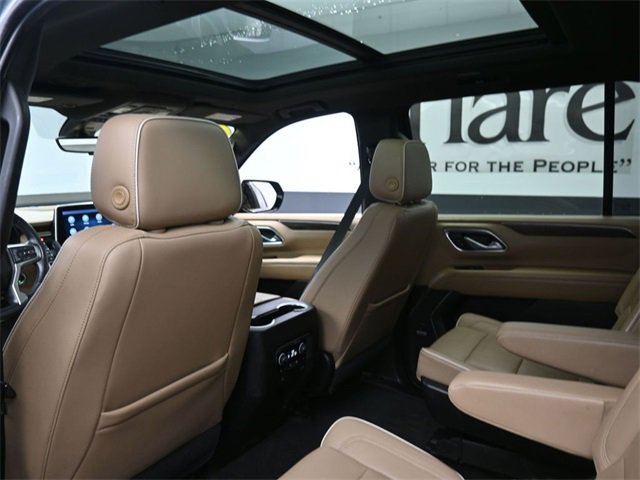 Used 2021 Chevrolet Suburban Premier w/ Premium Package image 23