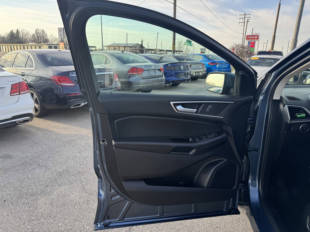 Used 2019 Ford Edge SEL w/ Equipment Group 201A AWD/4WD image 24