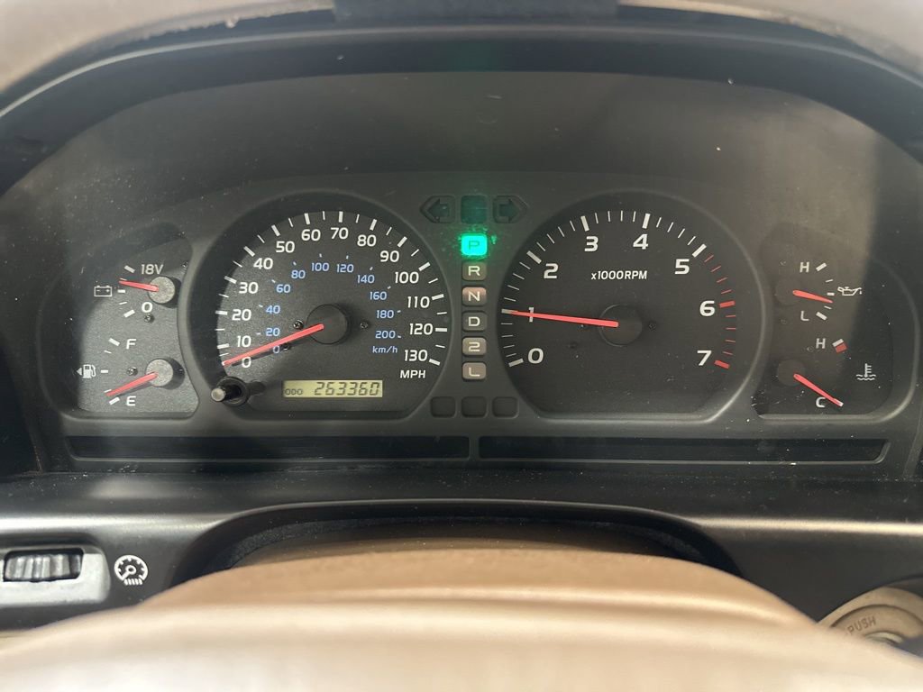 Used 2002 Toyota Land Cruiser image 28
