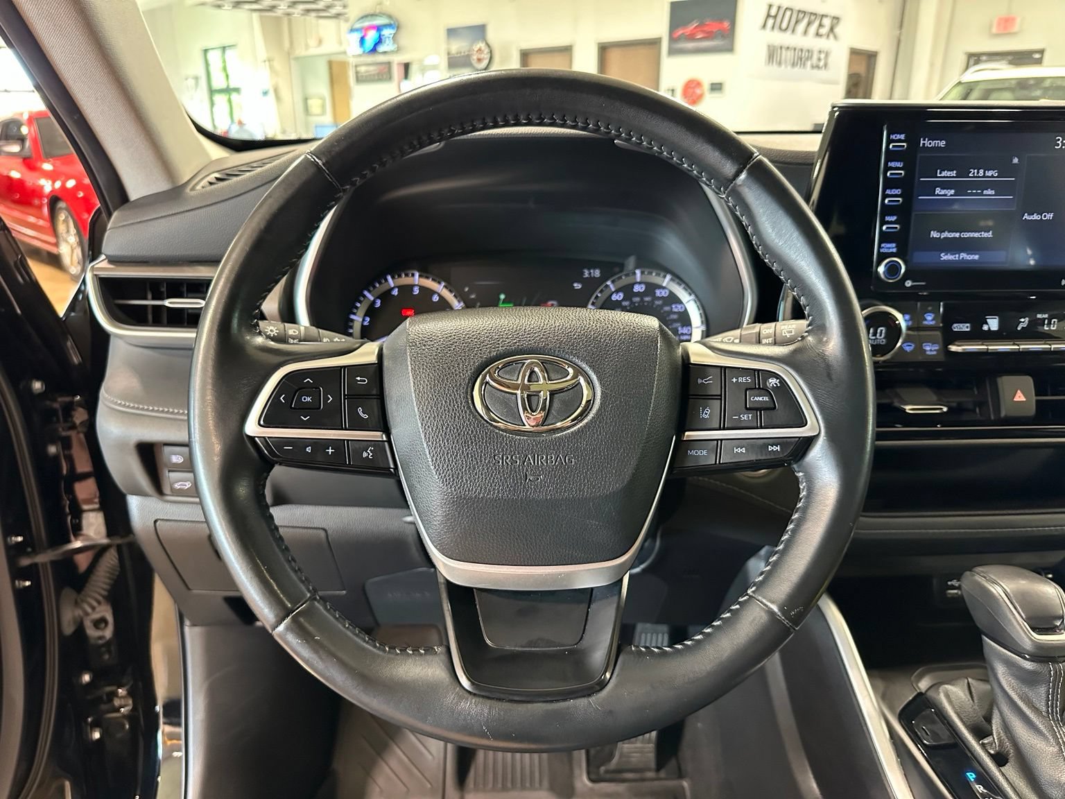 Used 2022 Toyota Highlander XLE FWD image 17