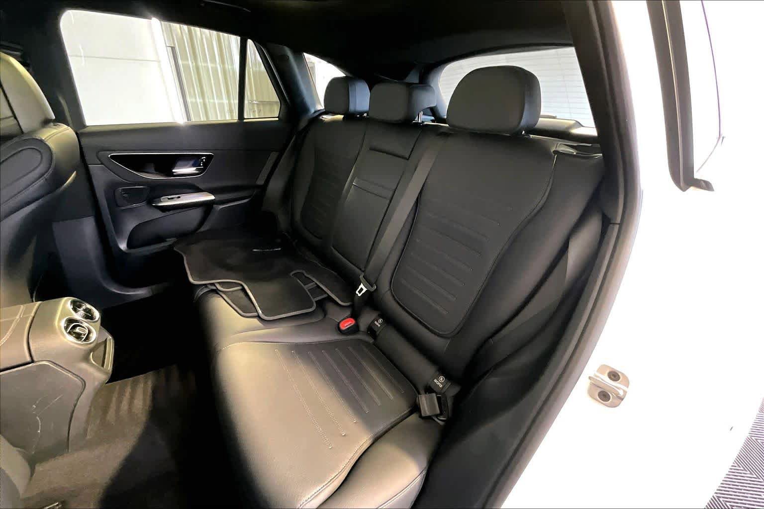Used 2025 Mercedes-Benz GLC 300 4MATIC image 21
