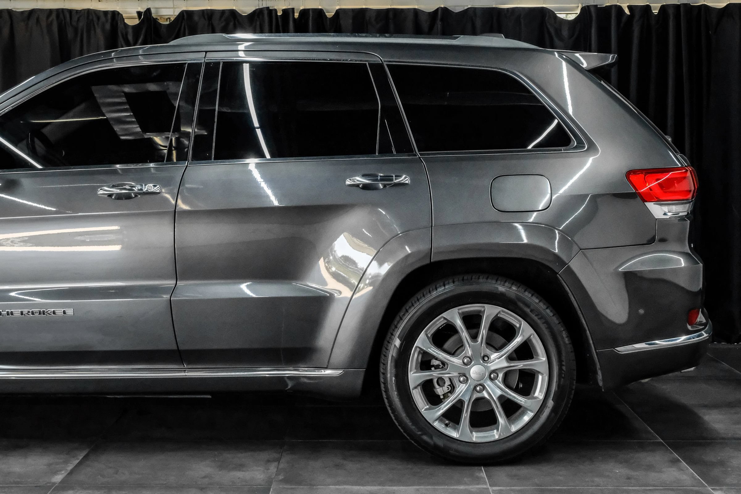 Used 2021 Jeep Grand Cherokee Summit AWD/4WD image 14