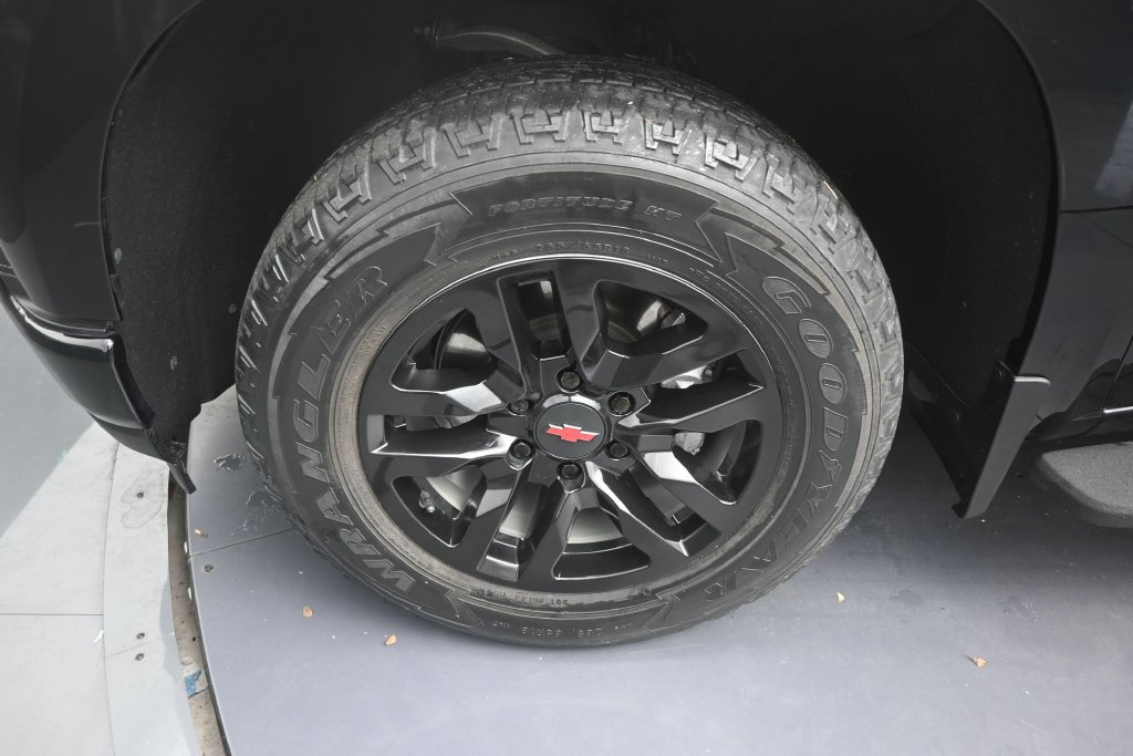 Used 2022 Chevrolet Silverado 1500 RST w/ Safety Package RWD image 9
