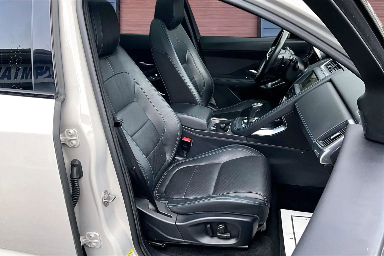 Used 2019 Jaguar E-PACE R-Dynamic SE image 7