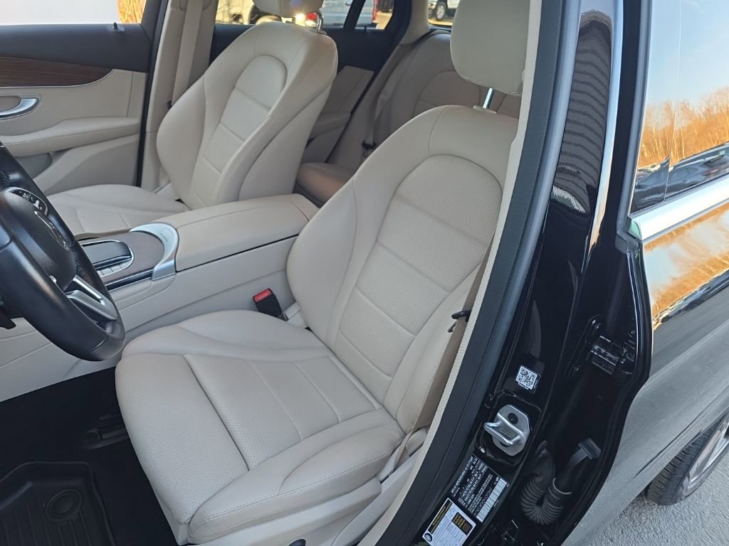 Used 2022 Mercedes-Benz GLC 300 4MATIC image 10