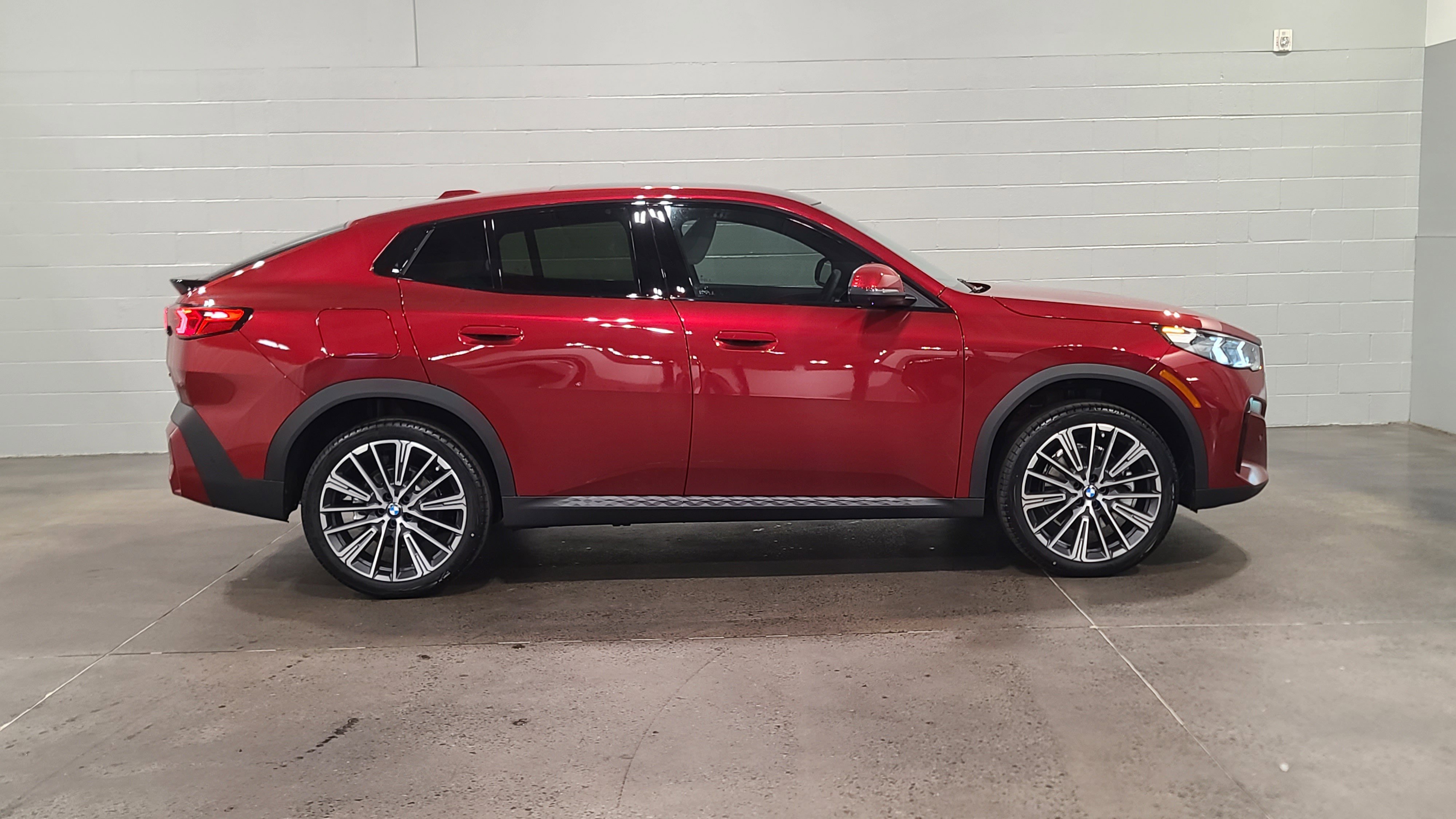 Used 2026 BMW X2 xDrive28i w/ Technology Package AWD/4WD image 9