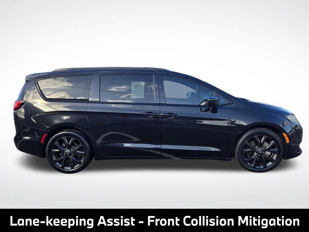 Used 2019 Chrysler Pacifica Touring-L Plus w/ Advanced Safetytec Group FWD image 10