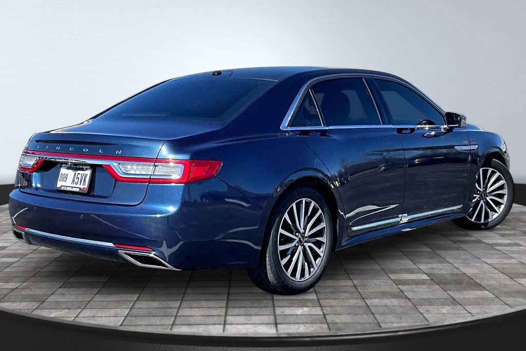 Used 2017 Lincoln Continental Select image 2