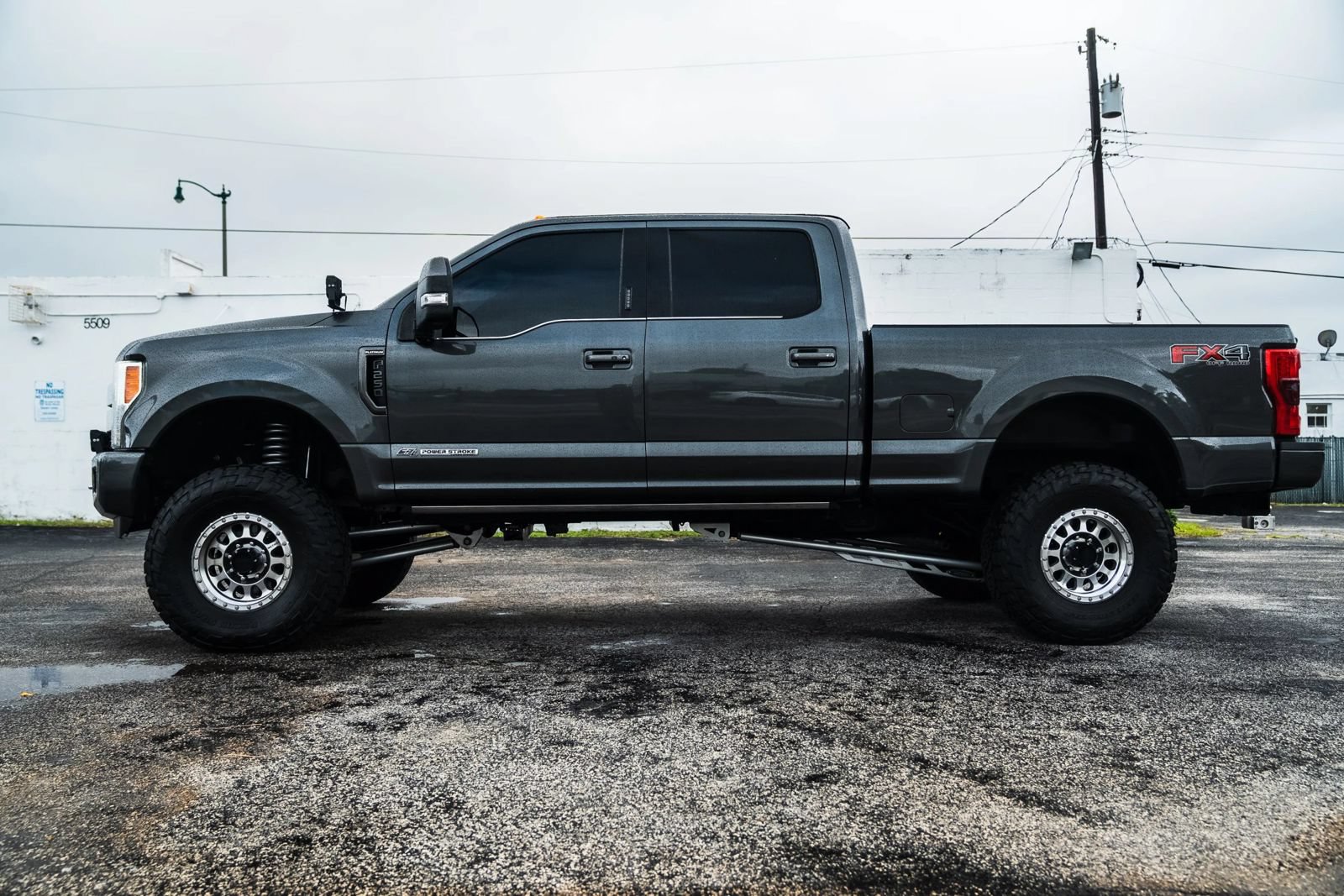 Used 2017 Ford F250 Platinum w/ Platinum Ultimate Package AWD/4WD image 10