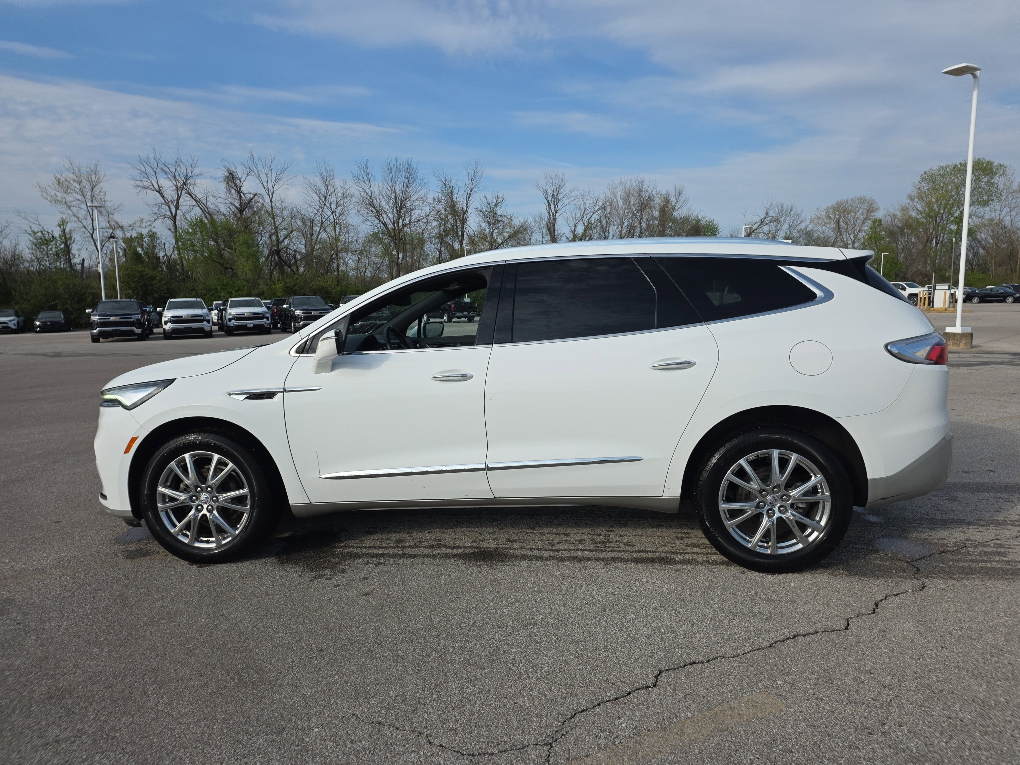 Used 2024 Buick Enclave Essence w/ Experience Buick Package image 6