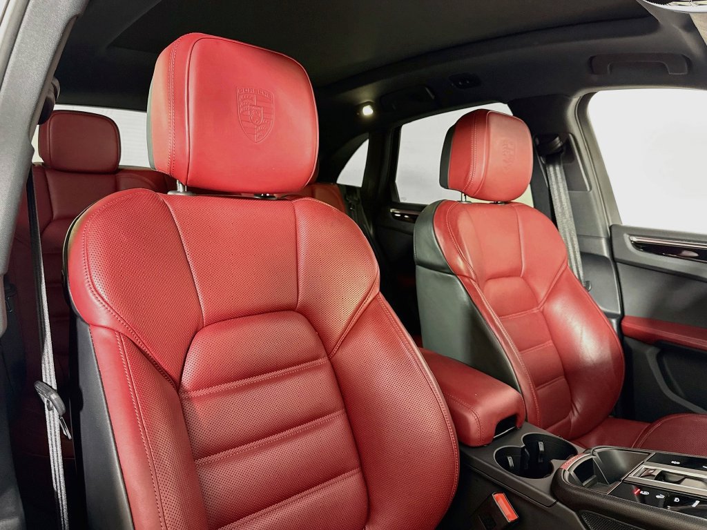 Certified 2023 Porsche Macan S AWD/4WD image 18