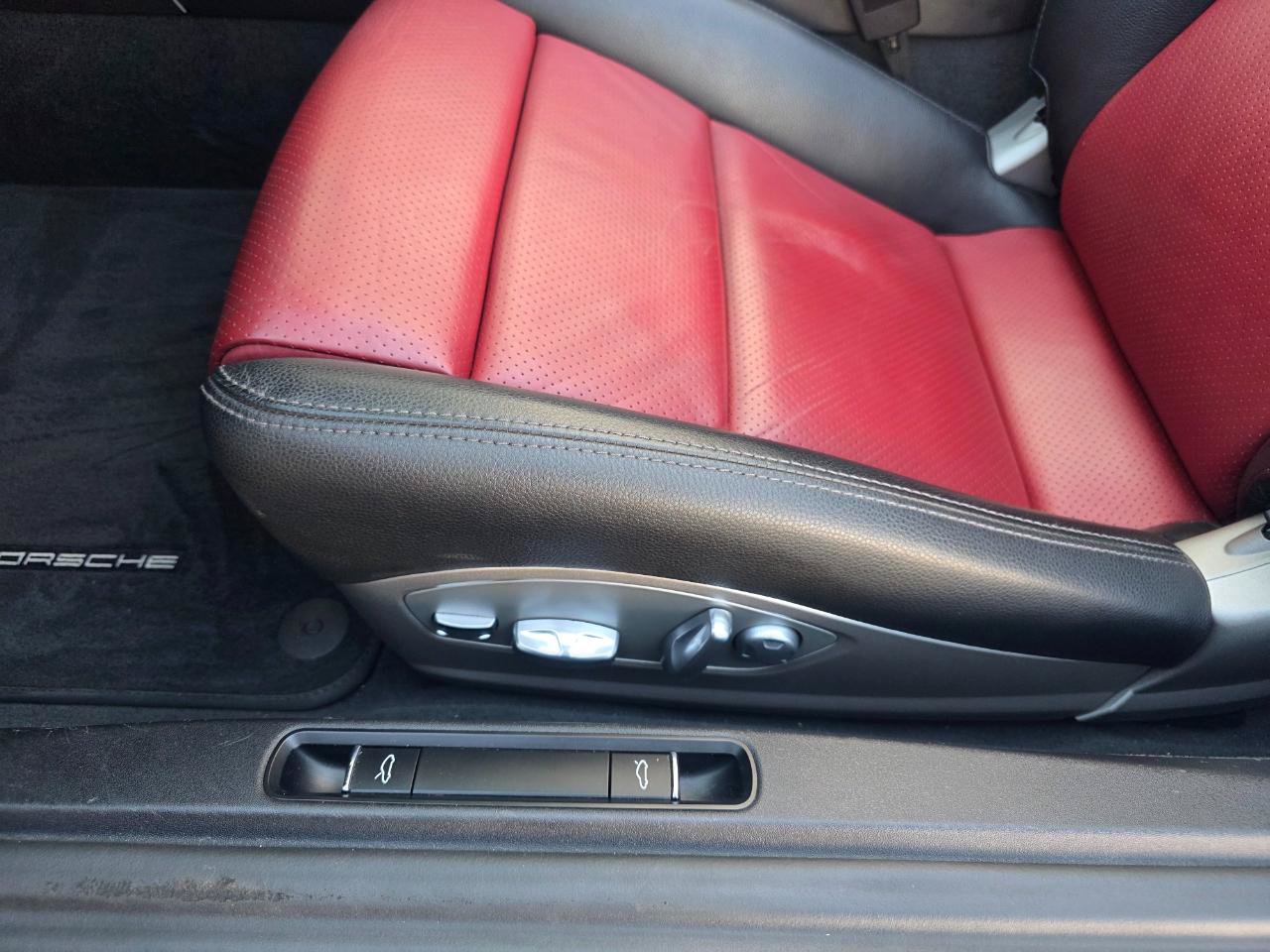 Used 2017 Porsche 718 Boxster RWD image 31